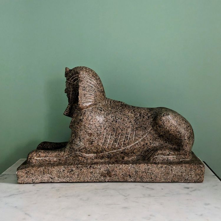 Egyptomanie - Important ancient Egyptian sphinx - Aswan granite style