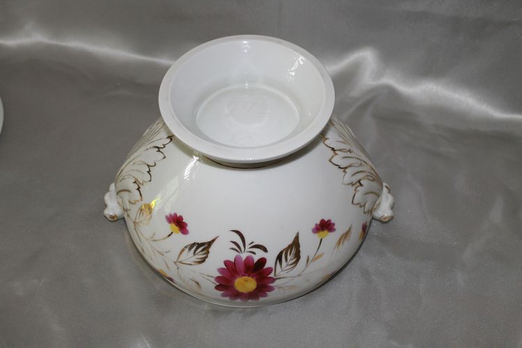 Soup tureen in porcelain of Paris with floral decoration Louis Philippe 19th century