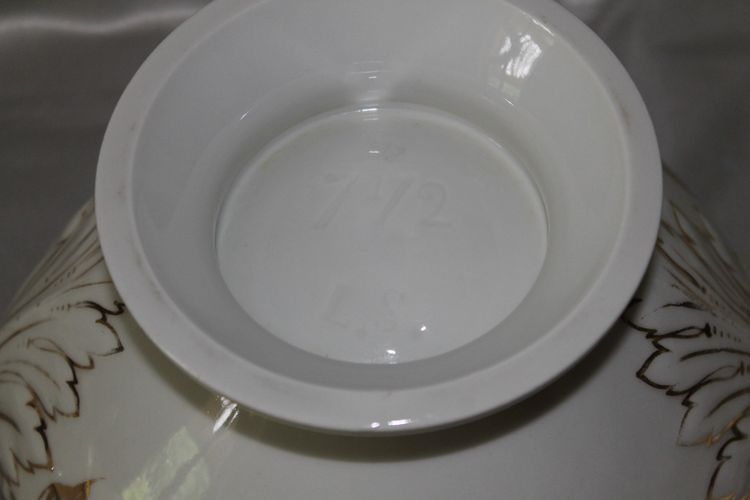 Soup tureen in porcelain of Paris with floral decoration Louis Philippe 19th century