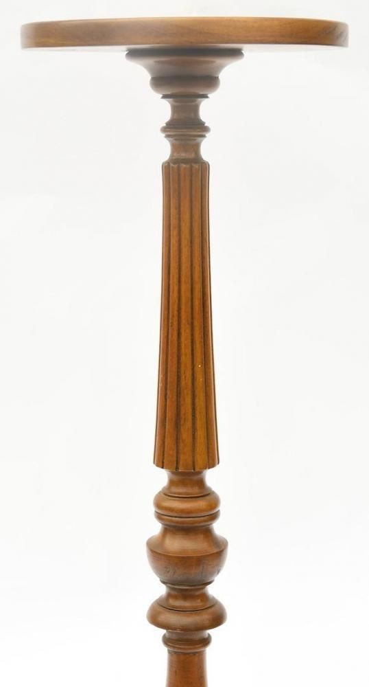 Pedestal table