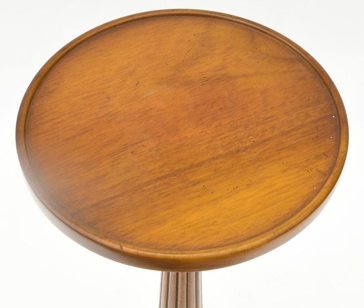 Pedestal table