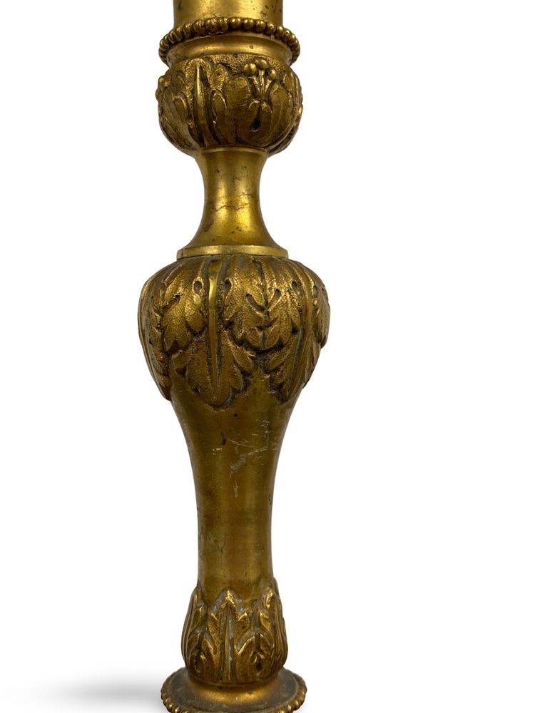Kerzenhalter aus der Louis-XVI-Epoche aus vergoldeter, fein ziselierter Bronze