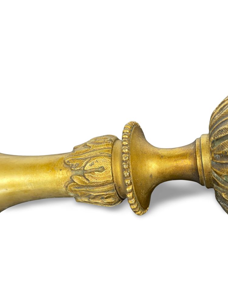 Kerzenhalter aus der Louis-XVI-Epoche aus vergoldeter, fein ziselierter Bronze
