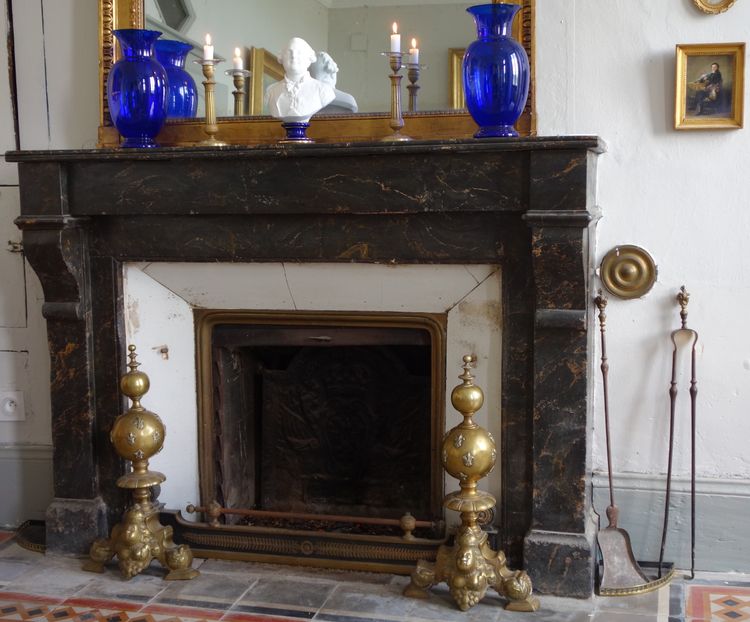 Pair of large Royalist andirons with marmosets, Louis XIV style