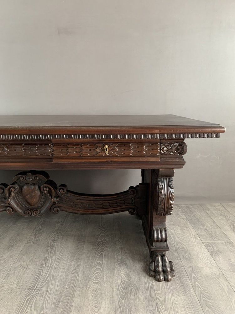 Grande scrivania in stile rinascimentale in legno massiccio, fine XIX/inizio XX secolo