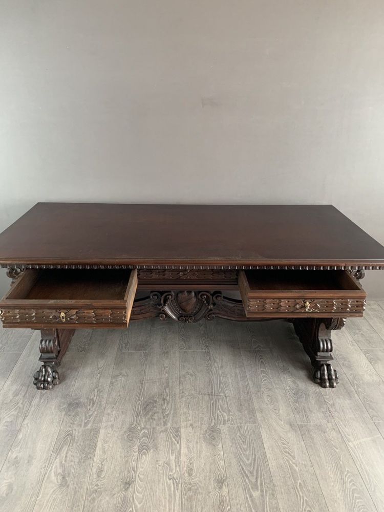Grande scrivania in stile rinascimentale in legno massiccio, fine XIX/inizio XX secolo