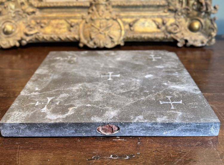 Marble altar stone and its reliquary tomb -19th century