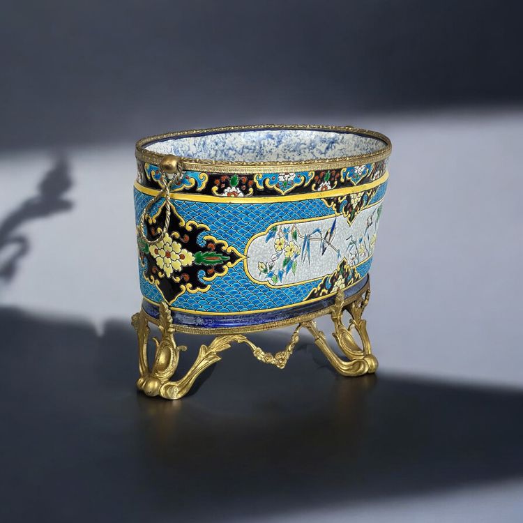 JULES VIEILLARD A BORDEAUX / JARDINNIERE EN FAIENCE FINE ORNÉE DE BRONZE DORÉ