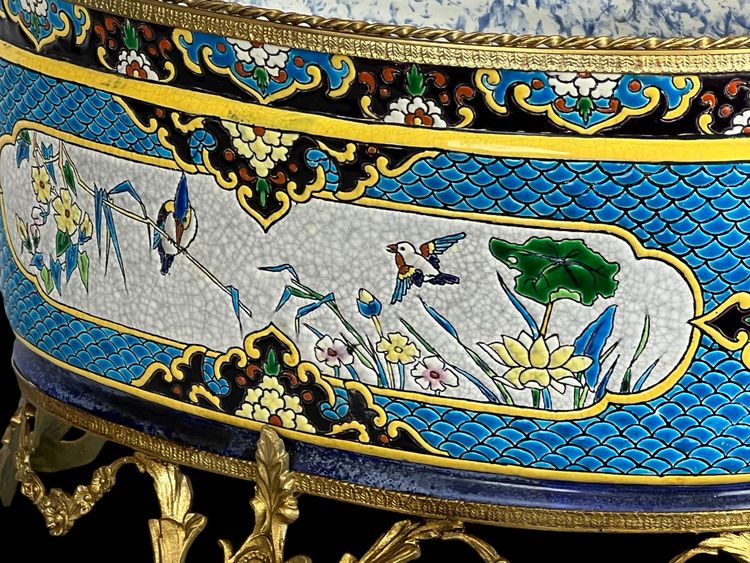 JULES VIEILLARD A BORDEAUX / JARDINNIERE EN FAIENCE FINE ORNÉE DE BRONZE DORÉ