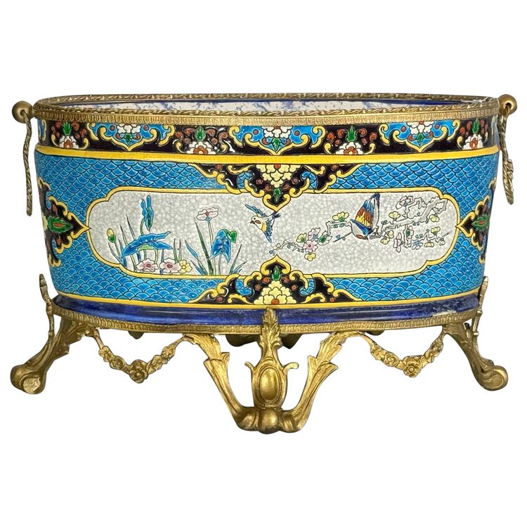 JULES VIEILLARD A BORDEAUX / JARDINNIERE EN FAIENCE FINE ORNÉE DE BRONZE DORÉ