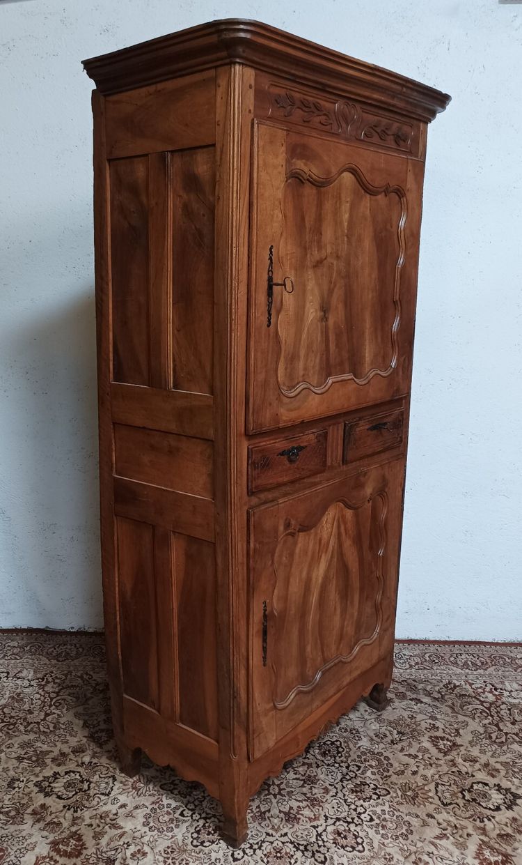 Louis XV standing man in walnut 18th century
