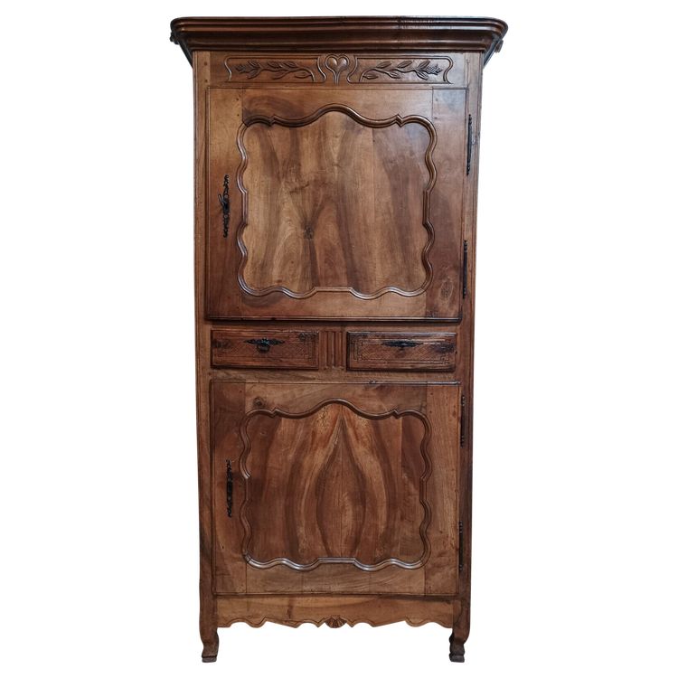 Louis XV standing man in walnut 18th century