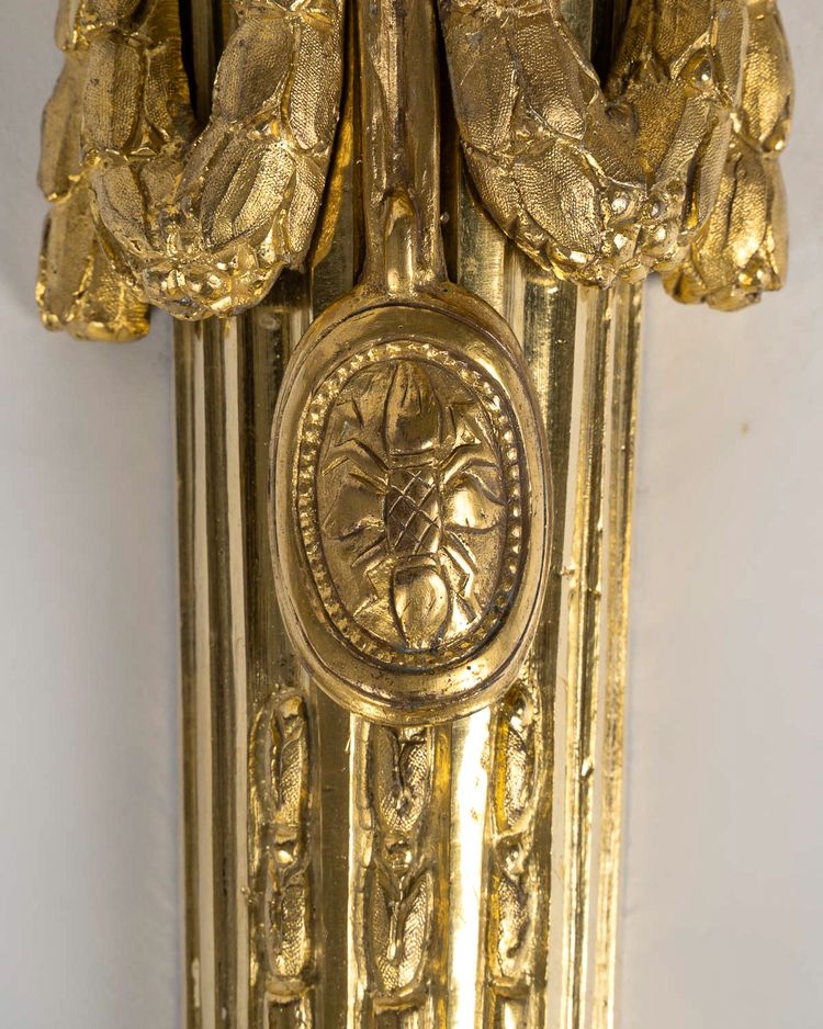 Paire d’Appliques en Bronze Ciselé et Doré à Deux Bras de Lumières d’Époque Louis XVI vers 1780