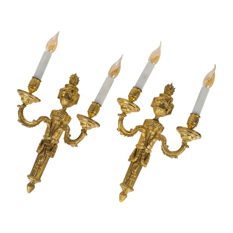 Paire d’Appliques en Bronze Ciselé et Doré à Deux Bras de Lumières d’Époque Louis XVI vers 1780