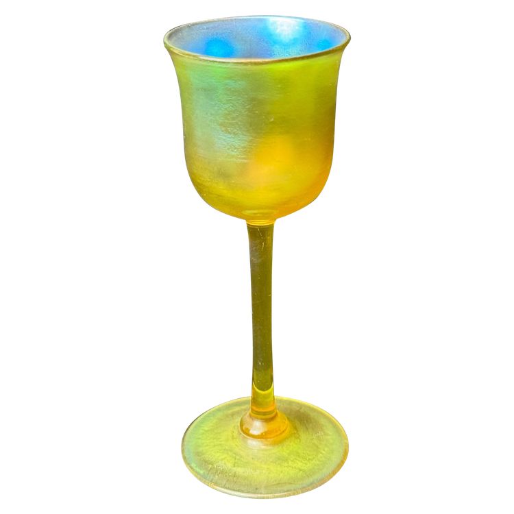 Louis Comfort Tiffany - Glas mit Fuß, signiert LTC Favrile