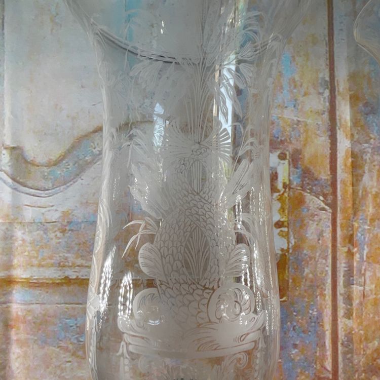 Ein außergewöhnliches Paar Kerzenhalter aus graviertem Kristall - Cristallerie de Saint Louis - Dauphin-Dekor