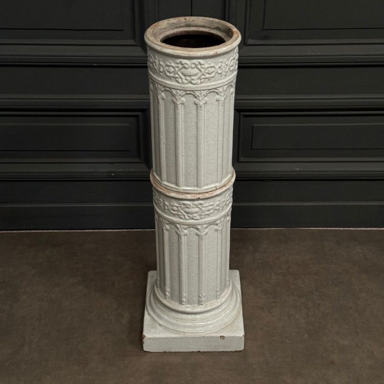 19th century Bavent ceramic column with fluting and shower foot