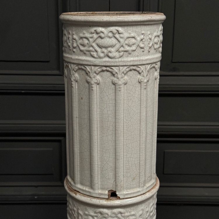 19th century Bavent ceramic column with fluting and shower foot