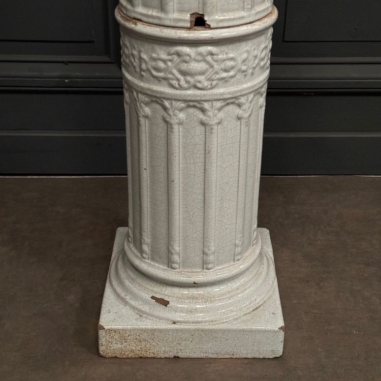 19th century Bavent ceramic column with fluting and shower foot
