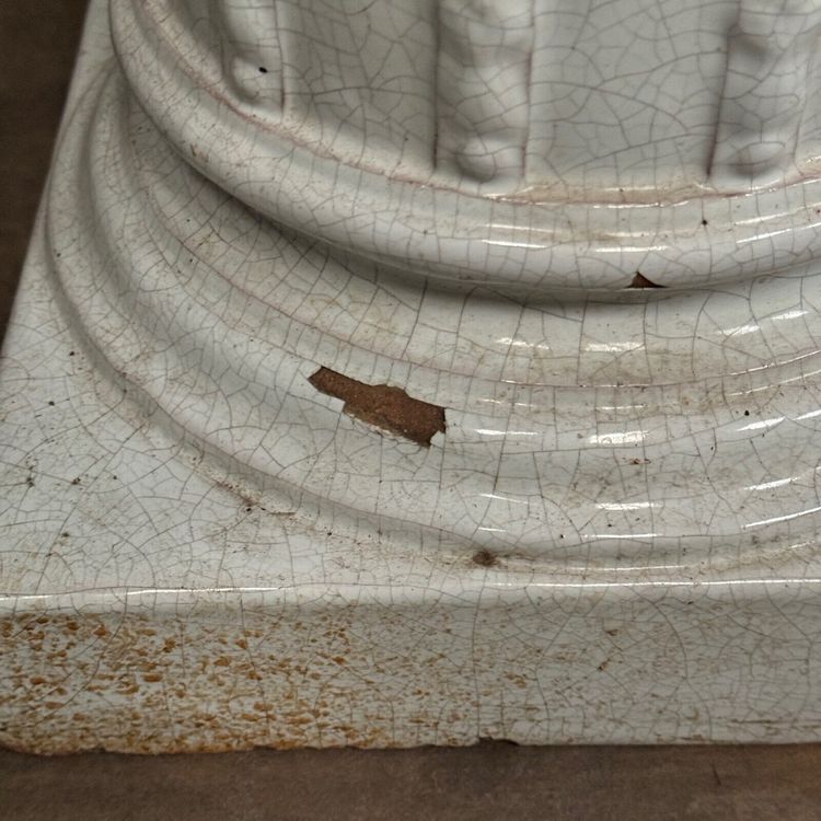 19th century Bavent ceramic column with fluting and shower foot