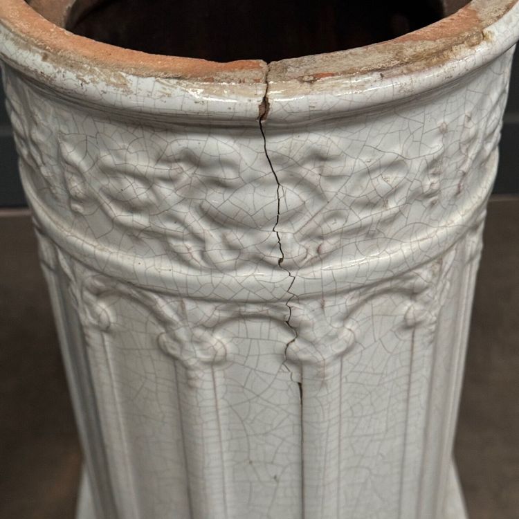 19th century Bavent ceramic column with fluting and shower foot