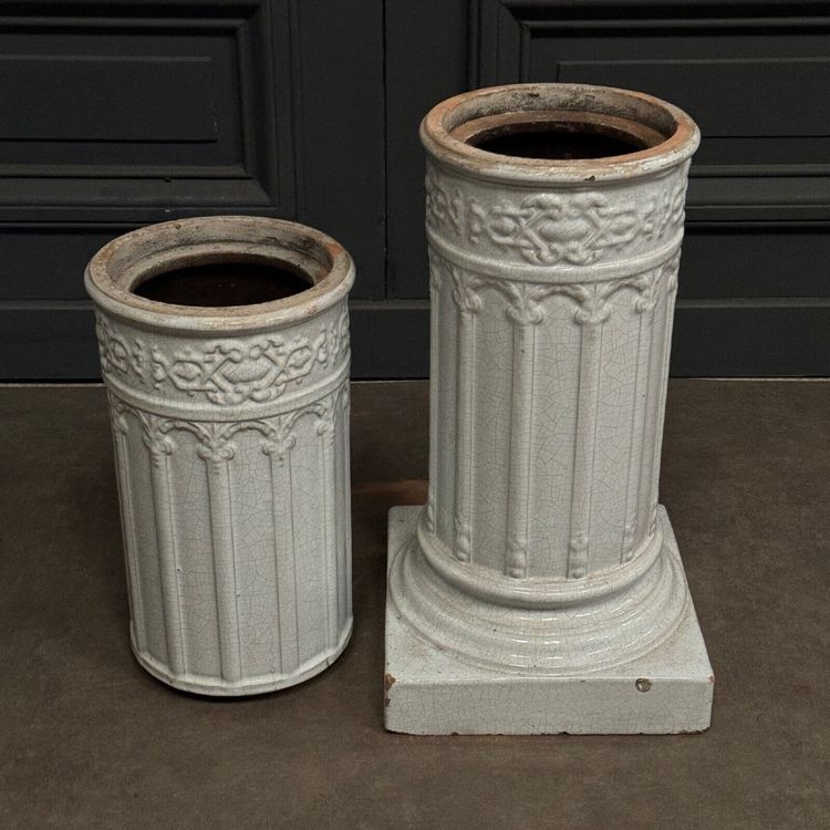 19th century Bavent ceramic column with fluting and shower foot