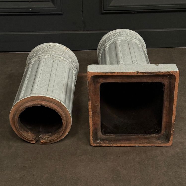 19th century Bavent ceramic column with fluting and shower foot
