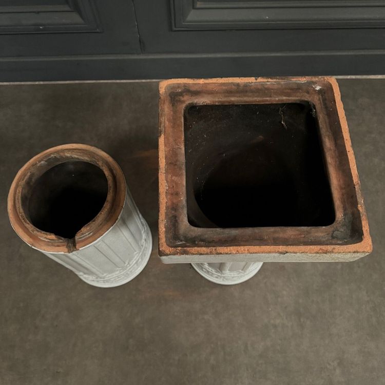 19th century Bavent ceramic column with fluting and shower foot