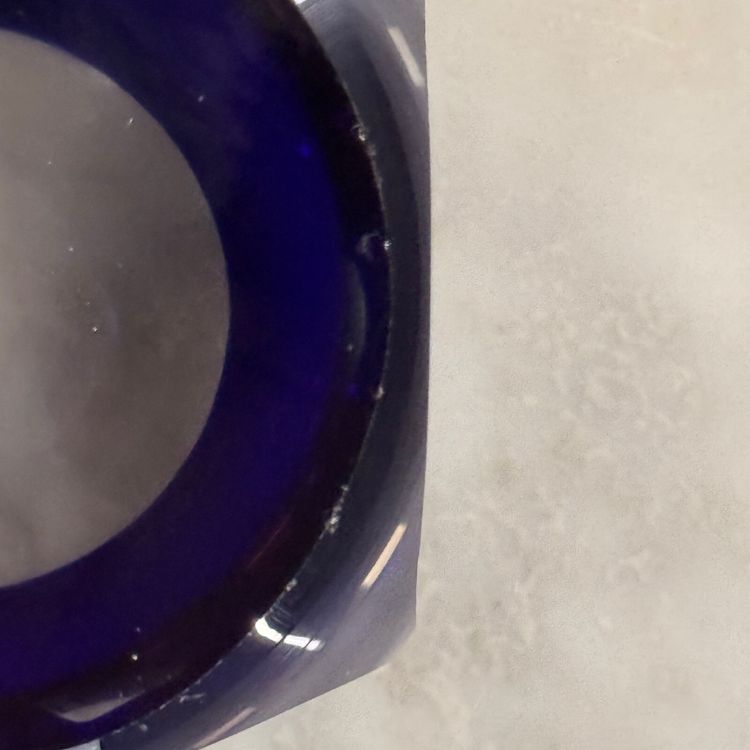 Presse-papier sulfure en cristal bleu et blanc pans coupés