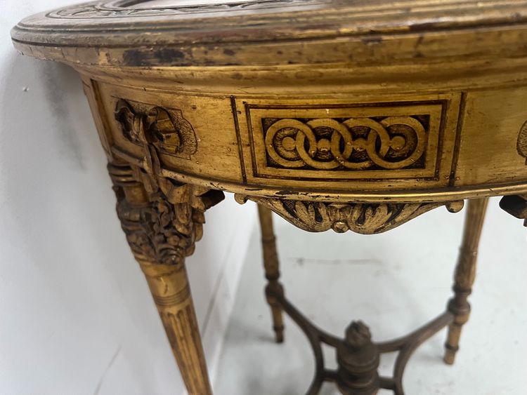 Guéridon de style Louis XVI en bois et stuc doré XIX siècle