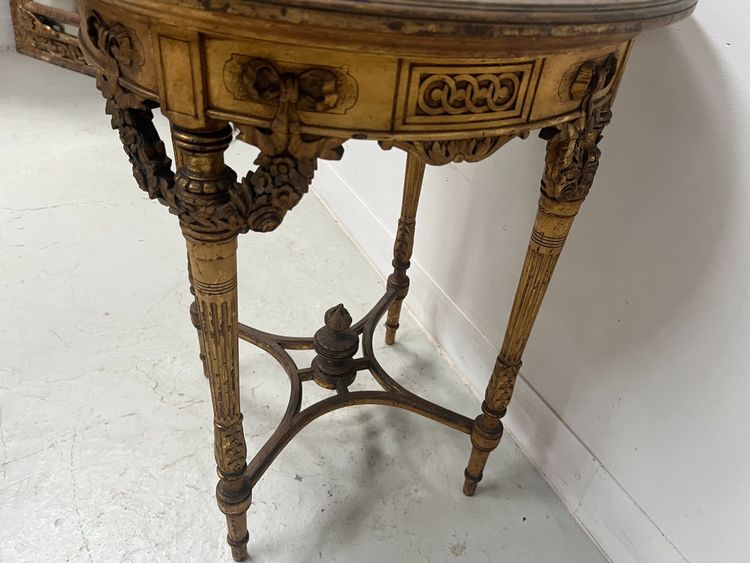 Guéridon de style Louis XVI en bois et stuc doré XIX siècle