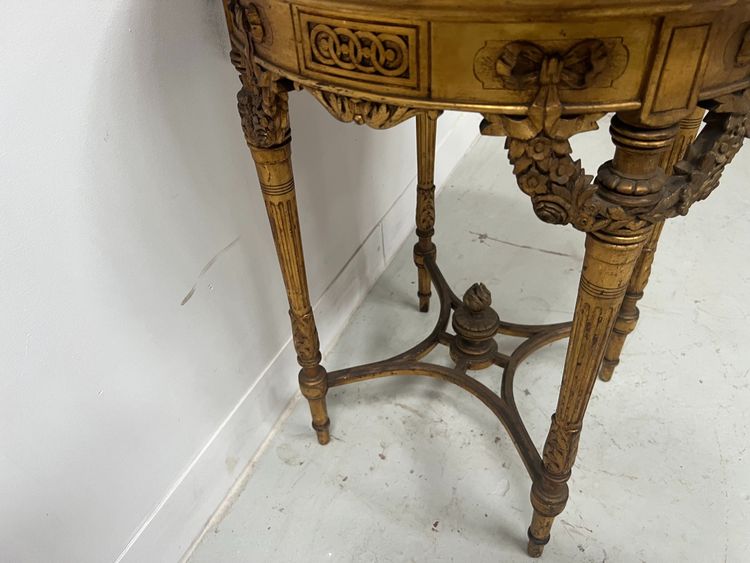 Guéridon de style Louis XVI en bois et stuc doré XIX siècle