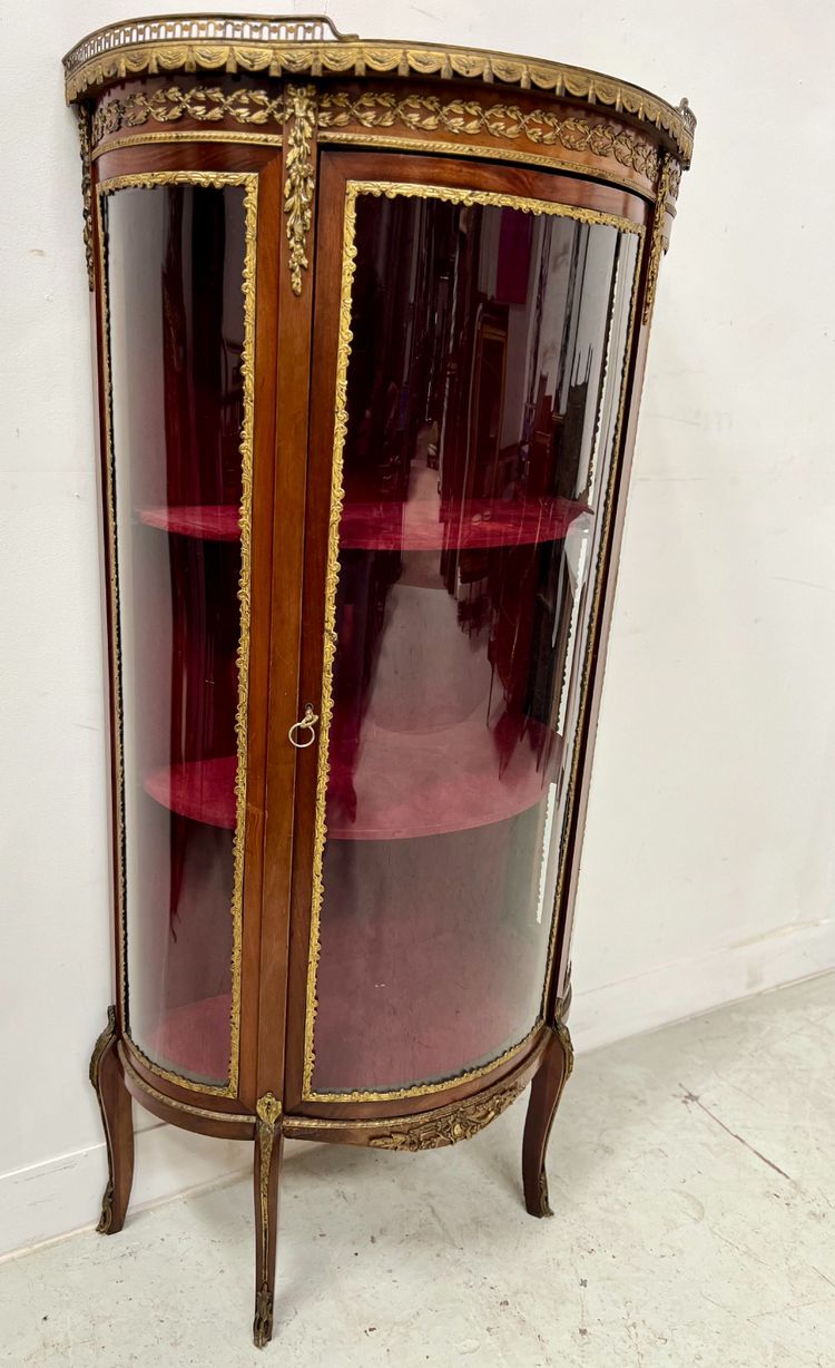 Napoleon III-style display cabinet in mahogany and veneer It opens with a curved glass door on the front.