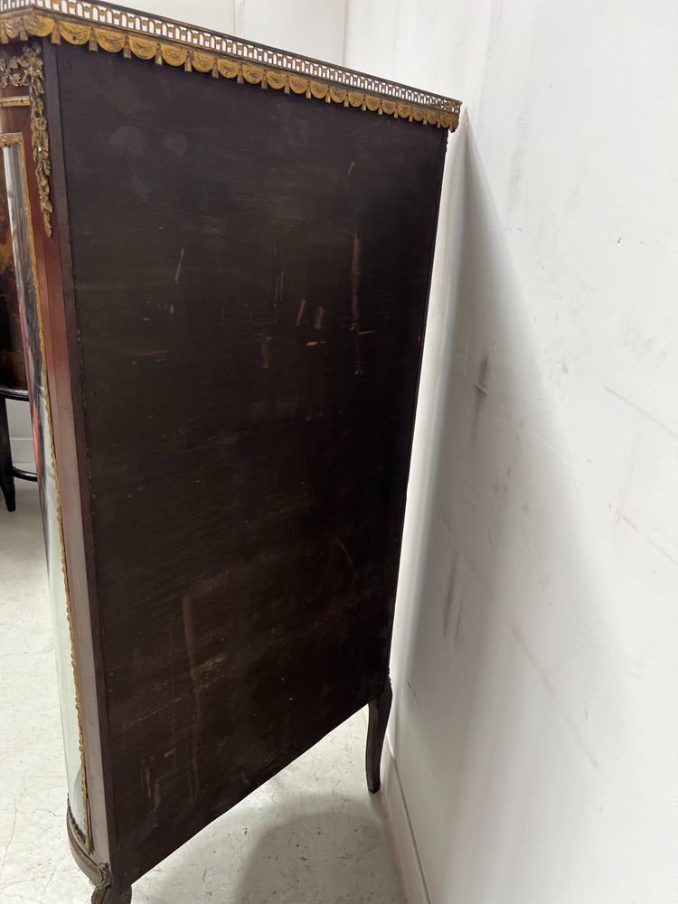 Napoleon III-style display cabinet in mahogany and veneer It opens with a curved glass door on the front.