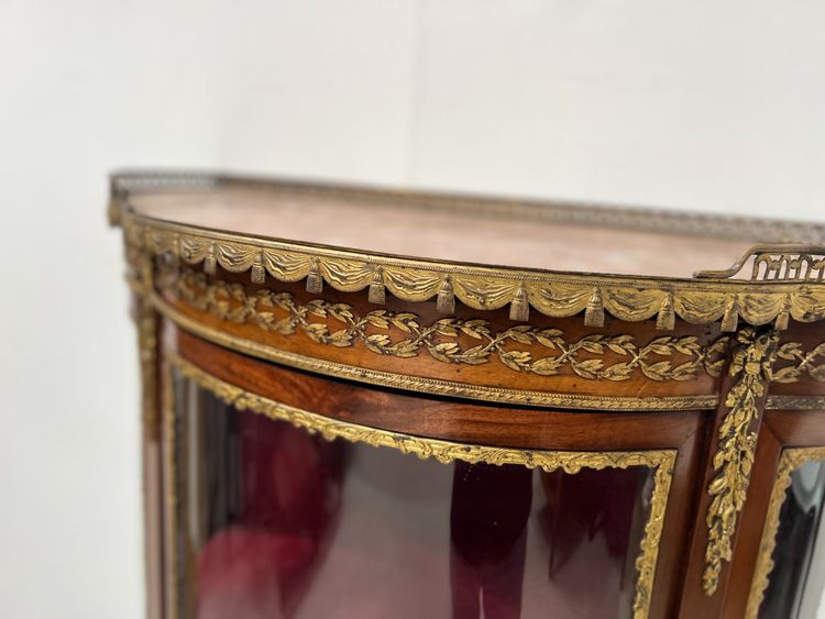 Napoleon III-style display cabinet in mahogany and veneer It opens with a curved glass door on the front.