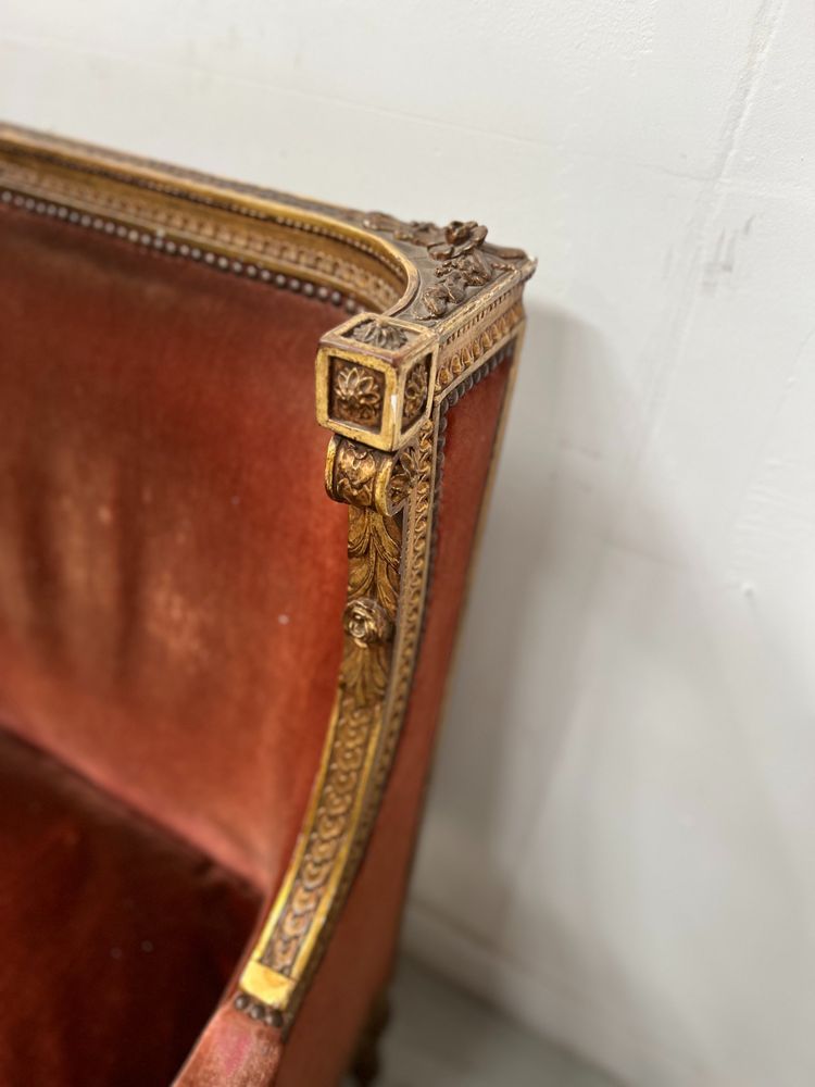 Deux bergères a oreilles de style Louis XVI en bois doré XX siècle
