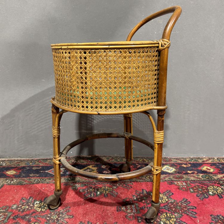 Chariot design en rotin
