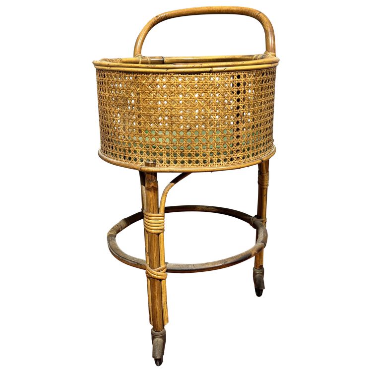 Chariot design en rotin