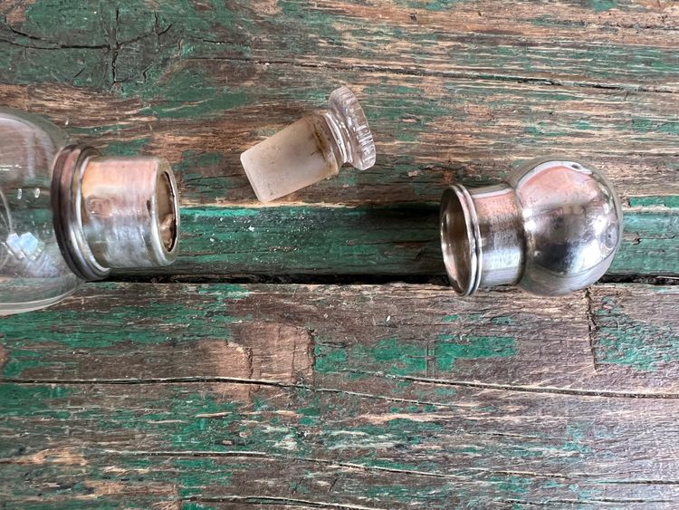 Flacon à liqueur Art Nouveau en cristal gravé et argent massif – Poinçon Minerve – France, XIXe
