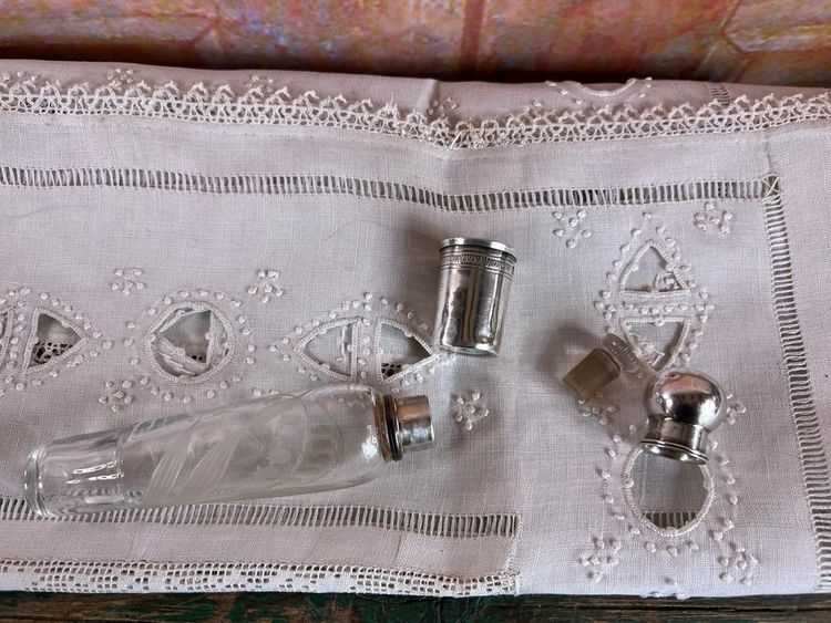 Flacon à liqueur Art Nouveau en cristal gravé et argent massif – Poinçon Minerve – France, XIXe