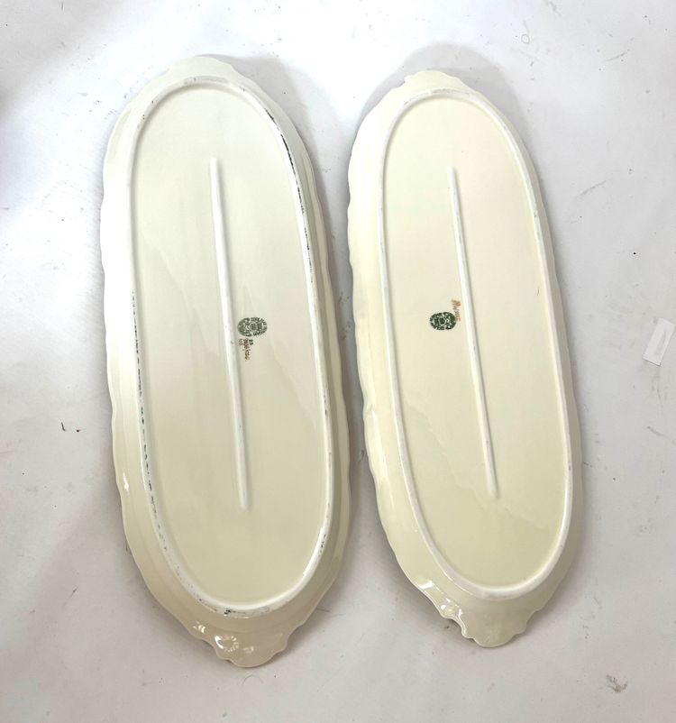 Set di 12 piatti da dessert e 2 piatti grandi - Porcelaine Zsolnay Pécs - Farfalla con disegno floreale