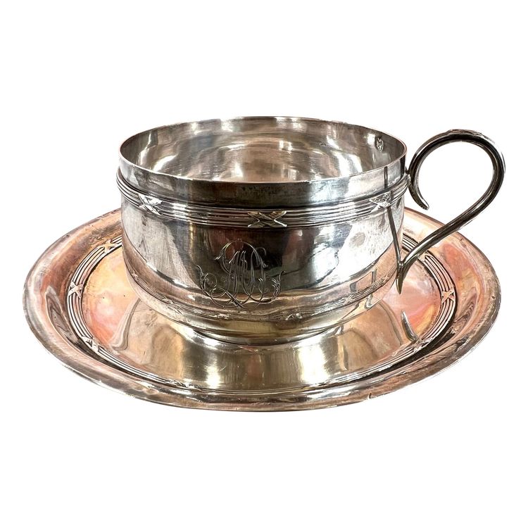 Tazza e piattino in argento massiccio - Maison Boulenger - Monogramma - Punzone Minerve - Fine XIX sec.