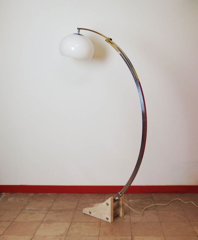 Lampada da terra "Arc" di Harvey Guzzini