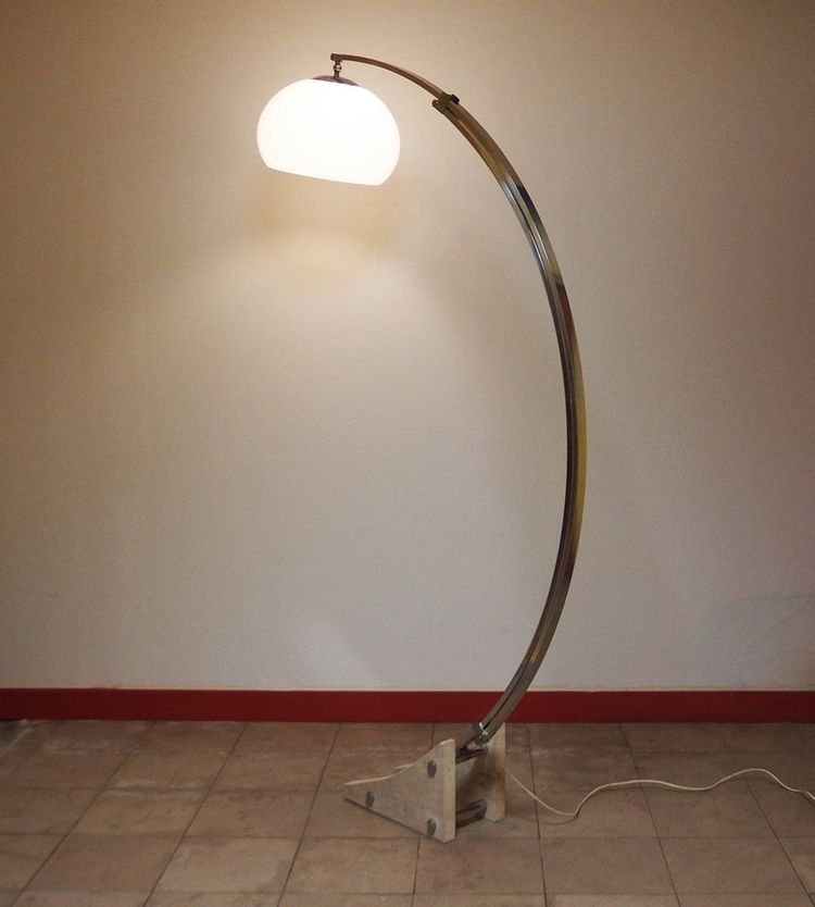 Lampada da terra "Arc" di Harvey Guzzini