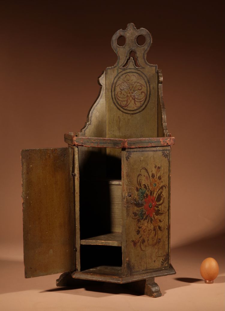 Very rare Hindeloopen-style doll's chair, dated 1796