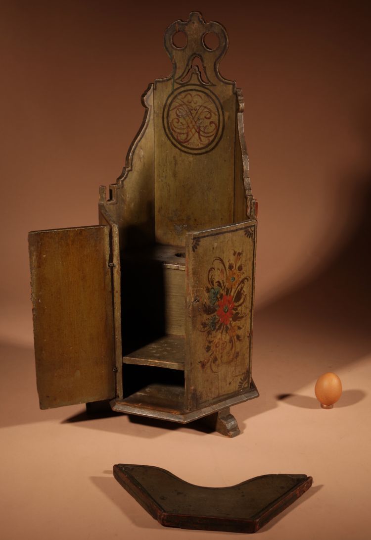 Very rare Hindeloopen-style doll's chair, dated 1796