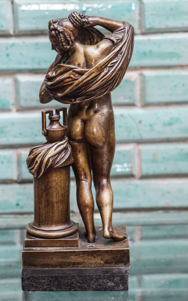 A. MAILLOL - PRADIER James 1790-1852, dopo, Femme ôtant sa chemise, bronzo