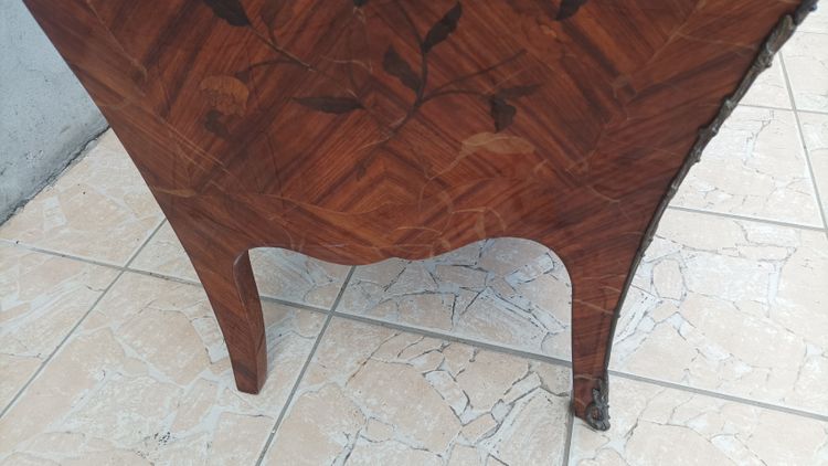 Cassettone curvo Luigi XV in palissandro intarsiato