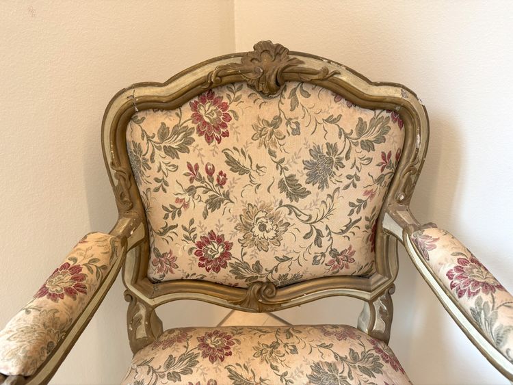 Deux fauteuils en bois laqué et doré, Lombardie, XVIIIe siècle