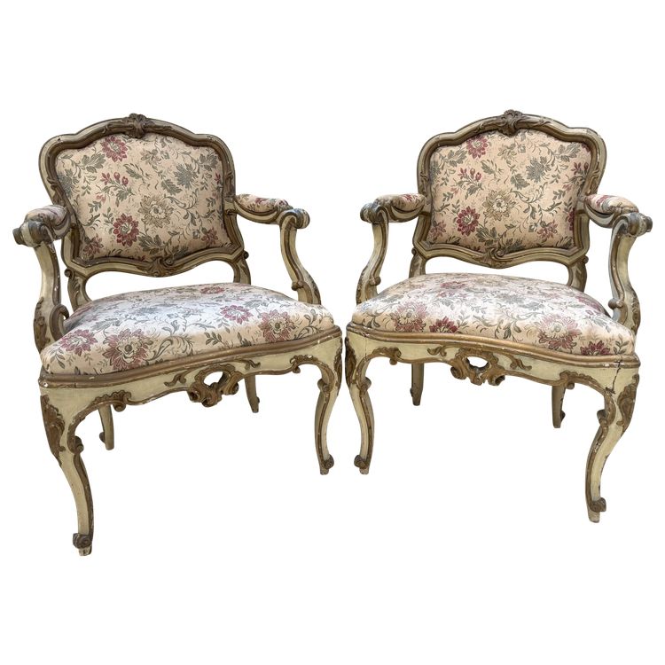 Deux fauteuils en bois laqué et doré, Lombardie, XVIIIe siècle